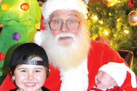 Chamber hosts Christmas Tree Lighting