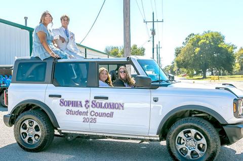 Crowd Gathers for Coalgate Homecoming