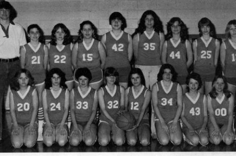 L to R, Back: Coach Burnett, Lana Thomas, Pam McKinney, Stephanie Dalton, Jan Gardner, Carla Eden, Michelle Nelson, Doshia Allen, Kim Hudson. Front: Rita Cummins, Brenda Holder, Linda Clemens, Staci Bills, Lisa Williams, Mary Blua, Michelle Standridge, La